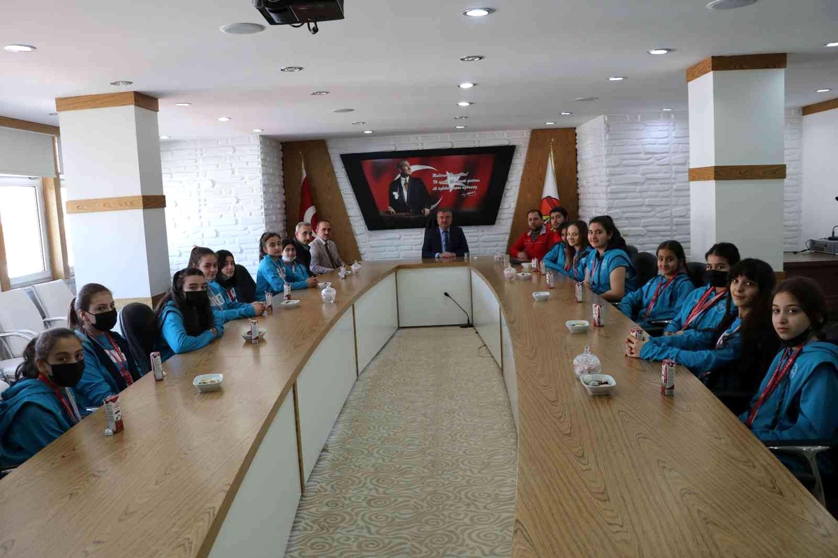 Başarılı öğrencilerden Havza Belediye Başkanı Özdemir\'e ziyaret