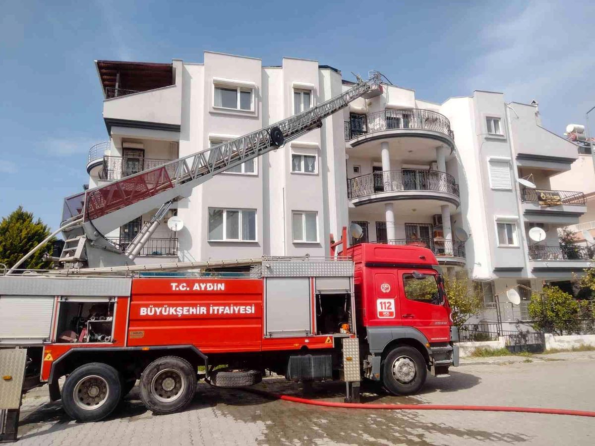 Son dakika haberi | Binanın çatı katında çıkan yangın korkuttu