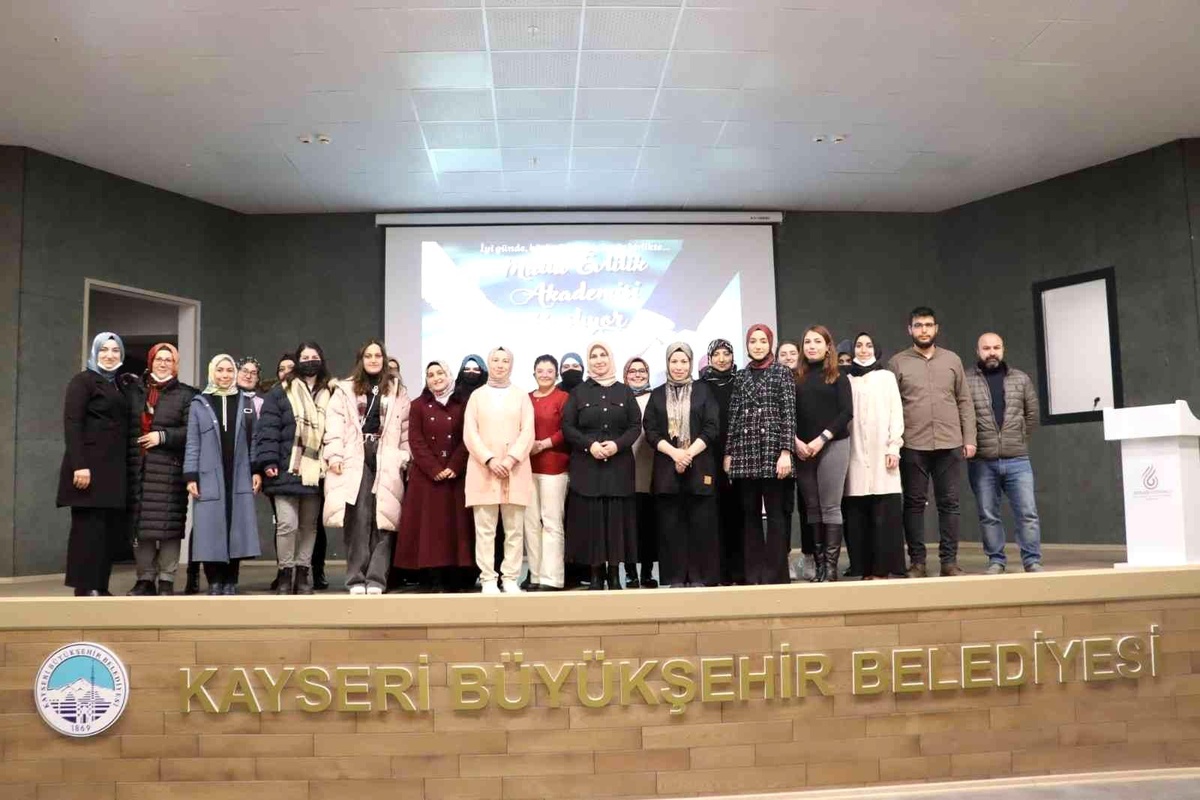 Büyükşehirin \'Mutlu Evlilik Akademisi\' tam not aldı