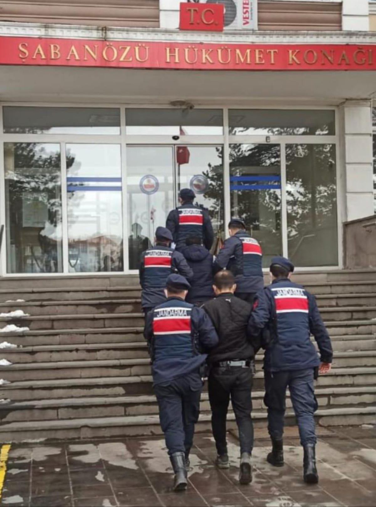 Çankırı\'da kablo hırsızlığı iddiasıyla yakalanan 3 zanlı tutuklandı