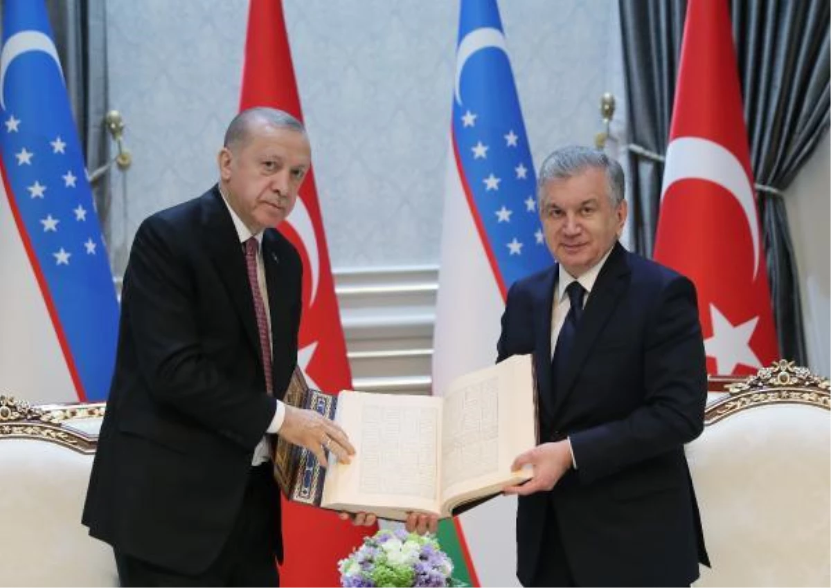 Cumhurbaşkanı Erdoğan, mevkidaşı Mirziyoyev\'e Ali Şir Nevai Kulliyatı\'nı hediye etti