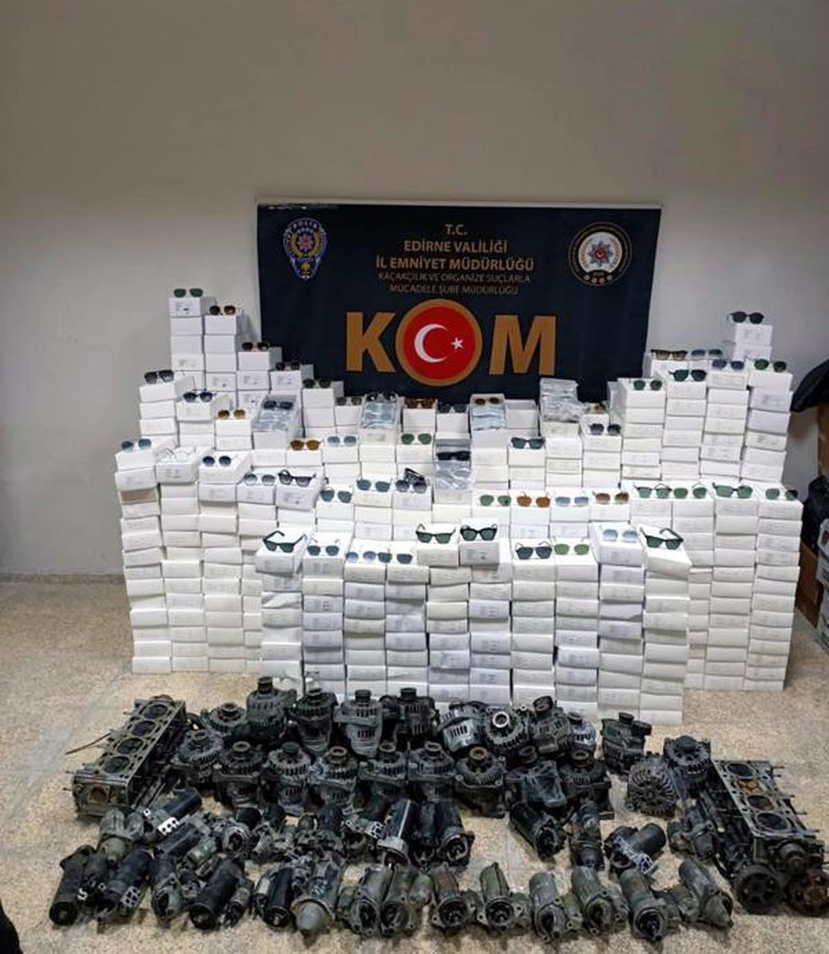 Edirne\'de gümrük kaçağı 13 bin 716 gözlük ele geçirildi