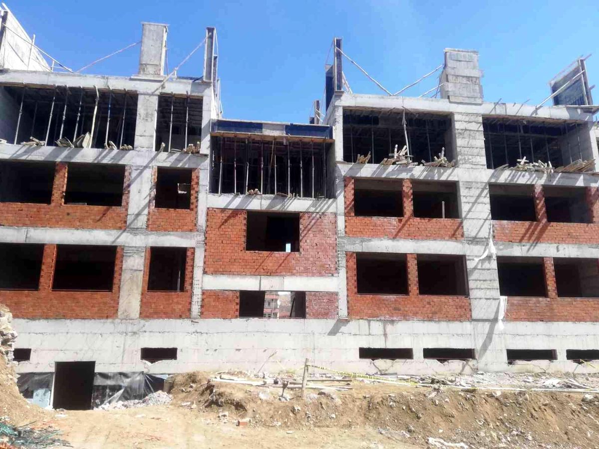 Elazığ'da inşaatın 3. katından düşen işçi yaralandı