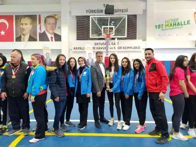 Gümüş kupa Erzurum'a