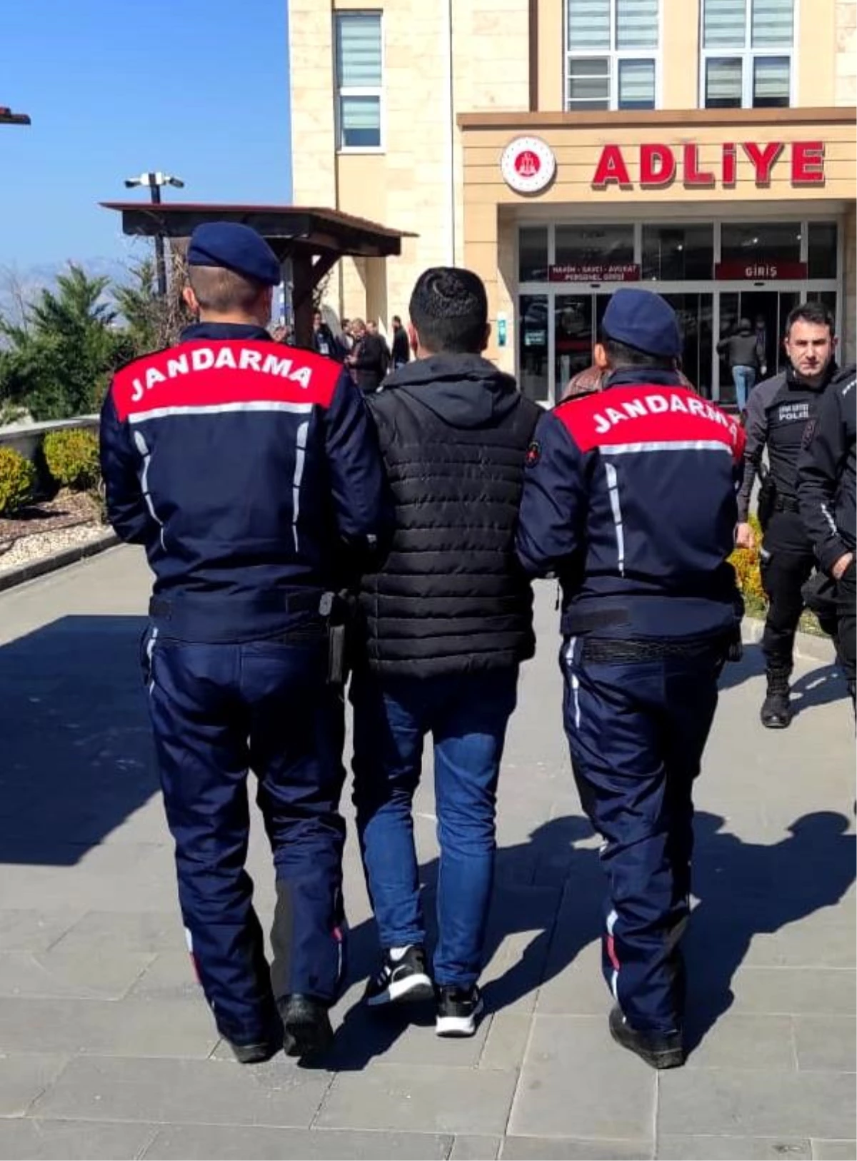 Kahramanmaraş\'ta 30 yıl 11 ay hapis cezasıyla aranan hükümlü yakalandı