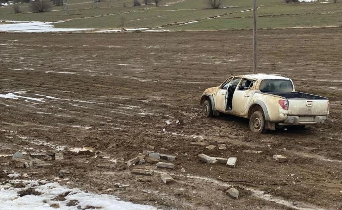 Karabük\'te tarlaya devrilen kamyonetteki 2 kişi yaralandı