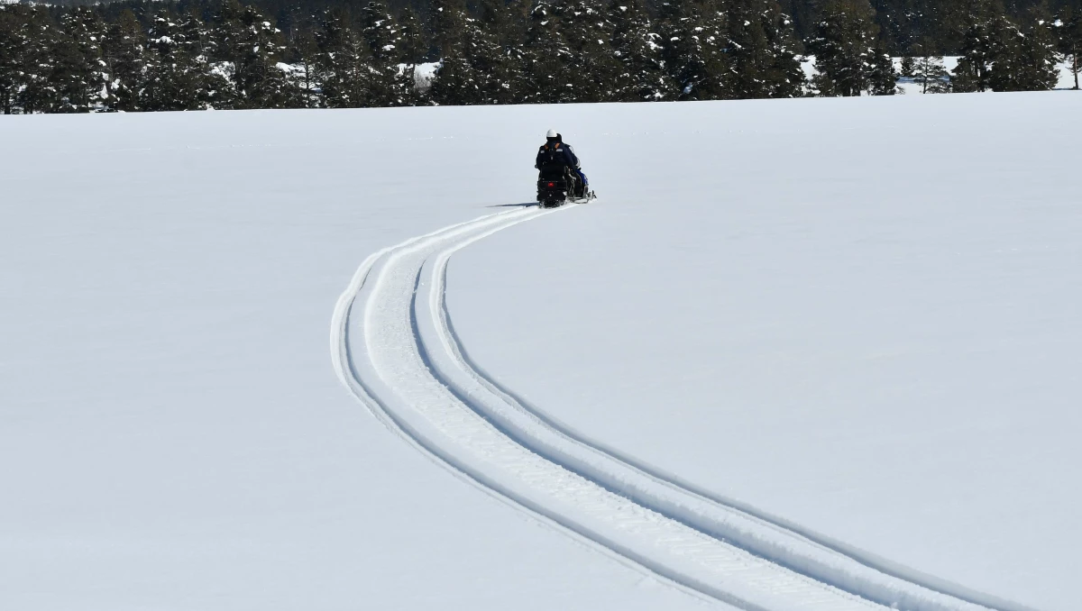 Kars\'ta ekiplerden elektrik arızalarına kar motorlu müdahale