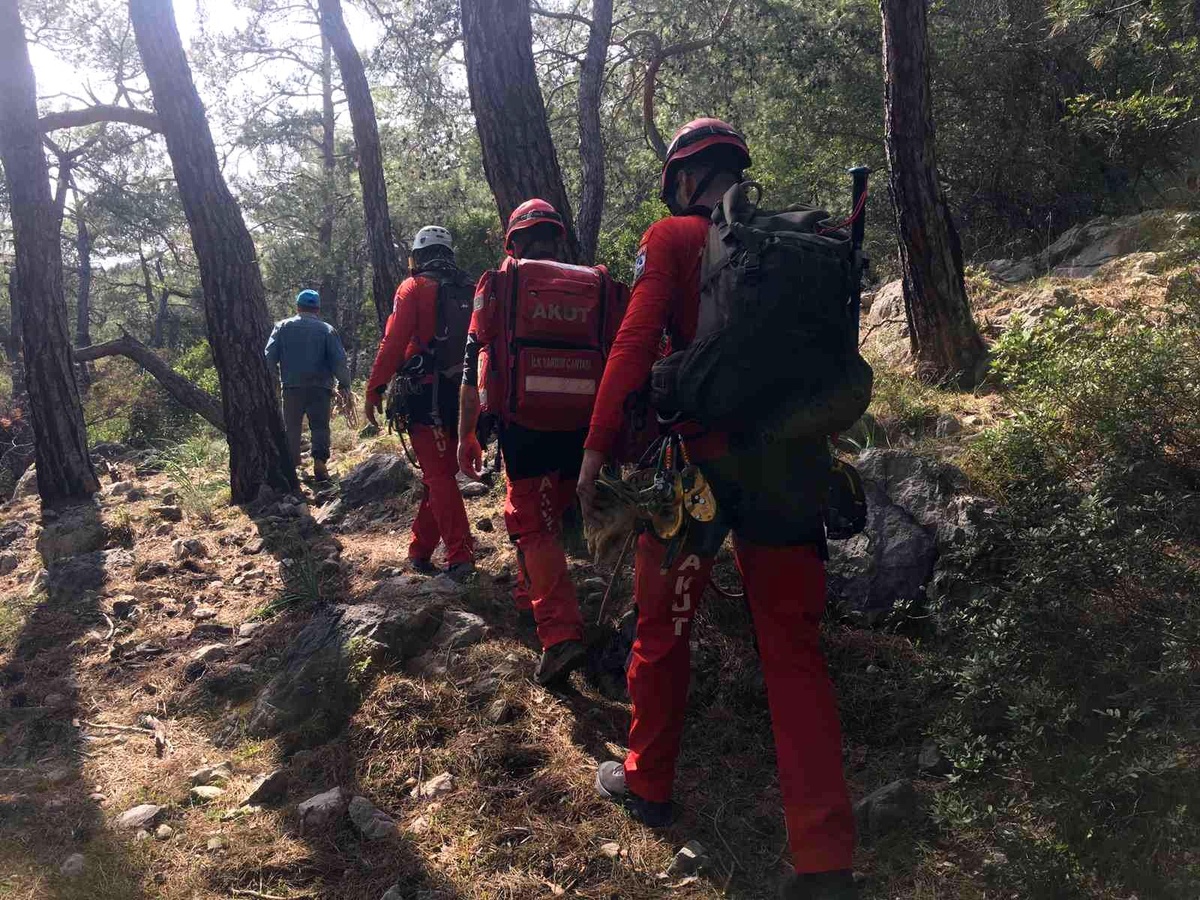 Kayalık alanda 6 gündür mahsur kalan keçi kurtarıldı