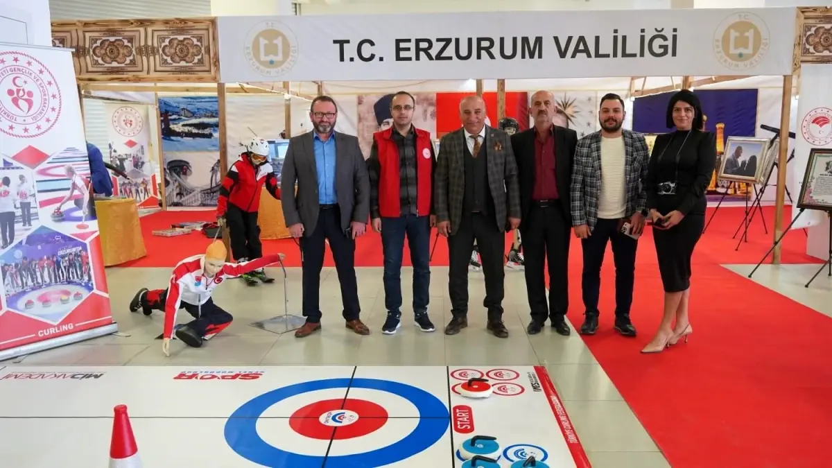 Kış ve buz sporları standına yoğun ilgi