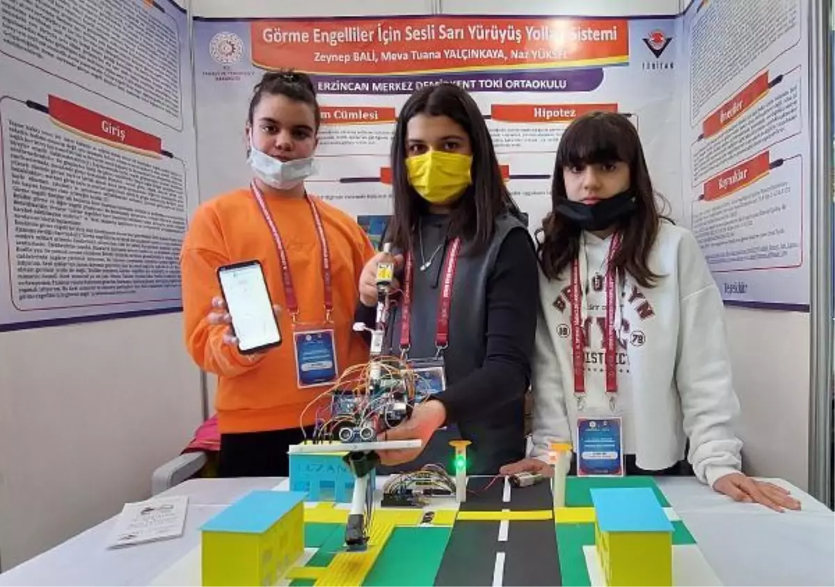 Ortaokul öğrencileri görme engelliler için "akıllı baston" tasarladı