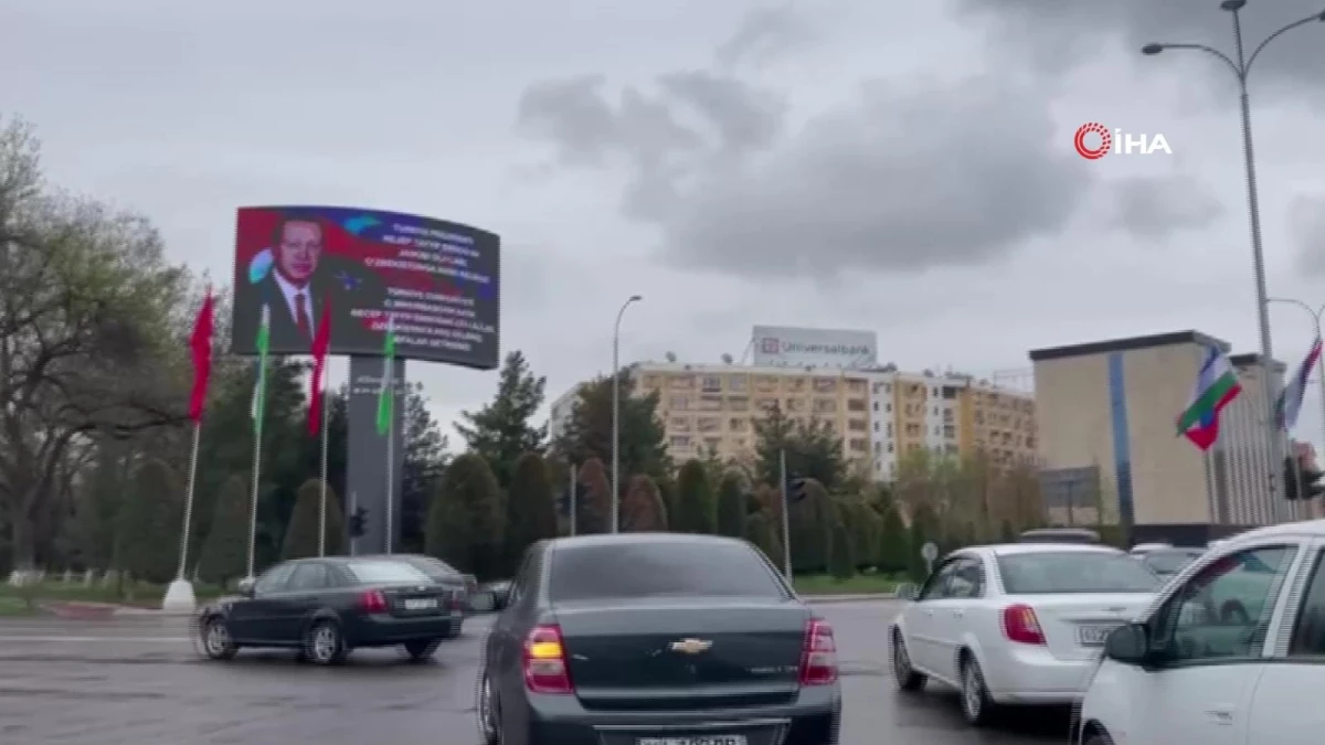 Özbekistan\'da sokaklar, Türk bayrakları ve Erdoğan\'ın posterleriyle süslendi