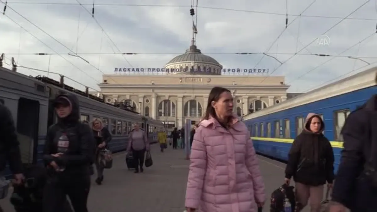 Rusya'nın Ukrayna'ya saldırıları sürerken sivillerin tahliyesi devam ediyor