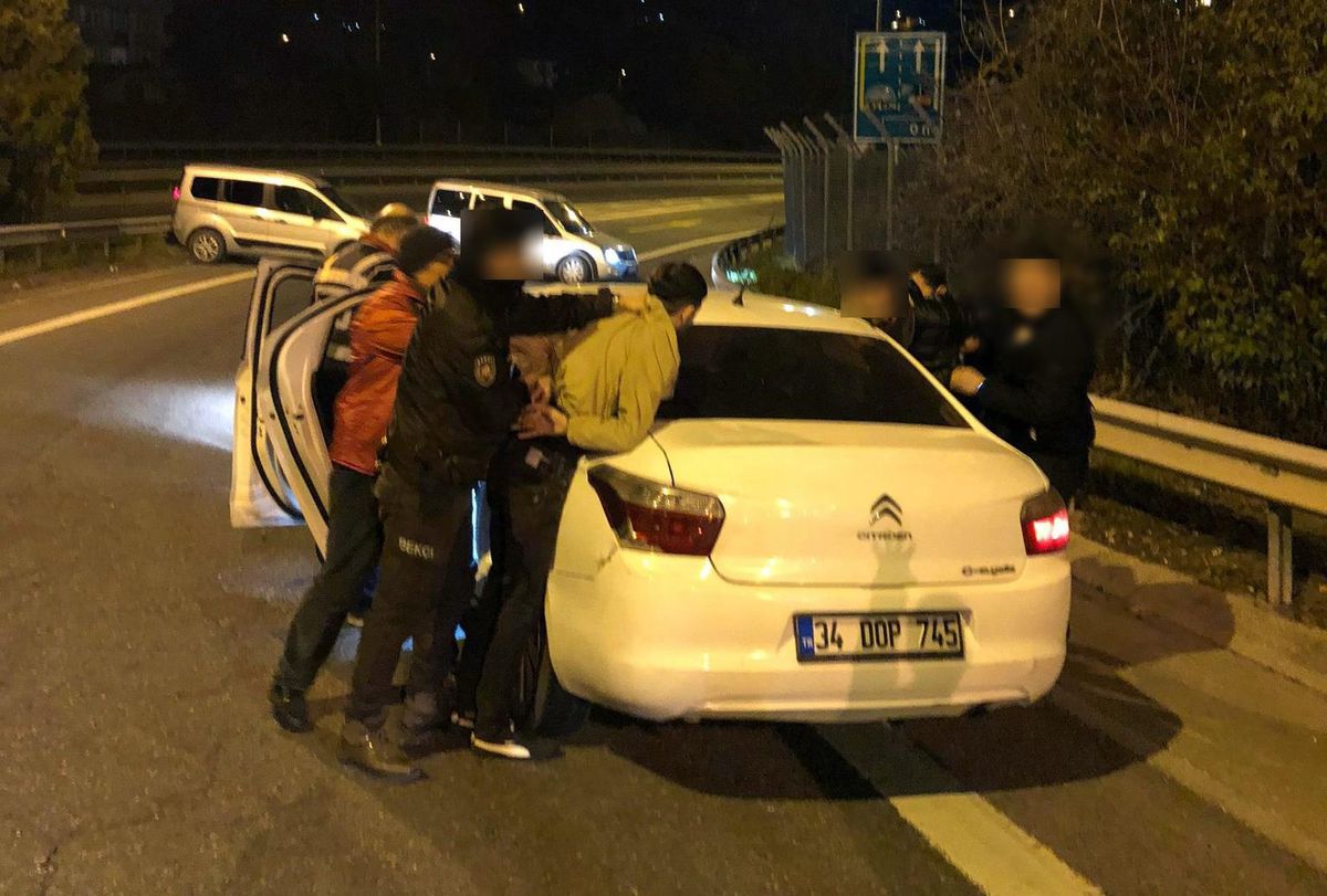 Sakarya\'da otomobilde 8 taş kokain ele geçirildi