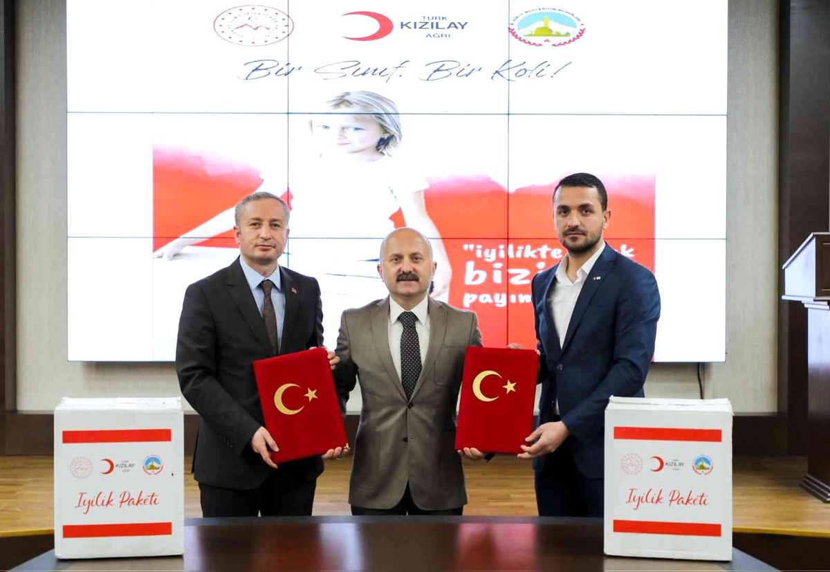 Vali Varol başkanlığında "Bir Sınıf Bir Koli" projesi imzalandı