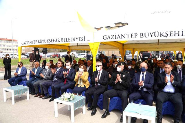Yavuzeli çiftçisine 20 bin badem fidanı dağıtıldı