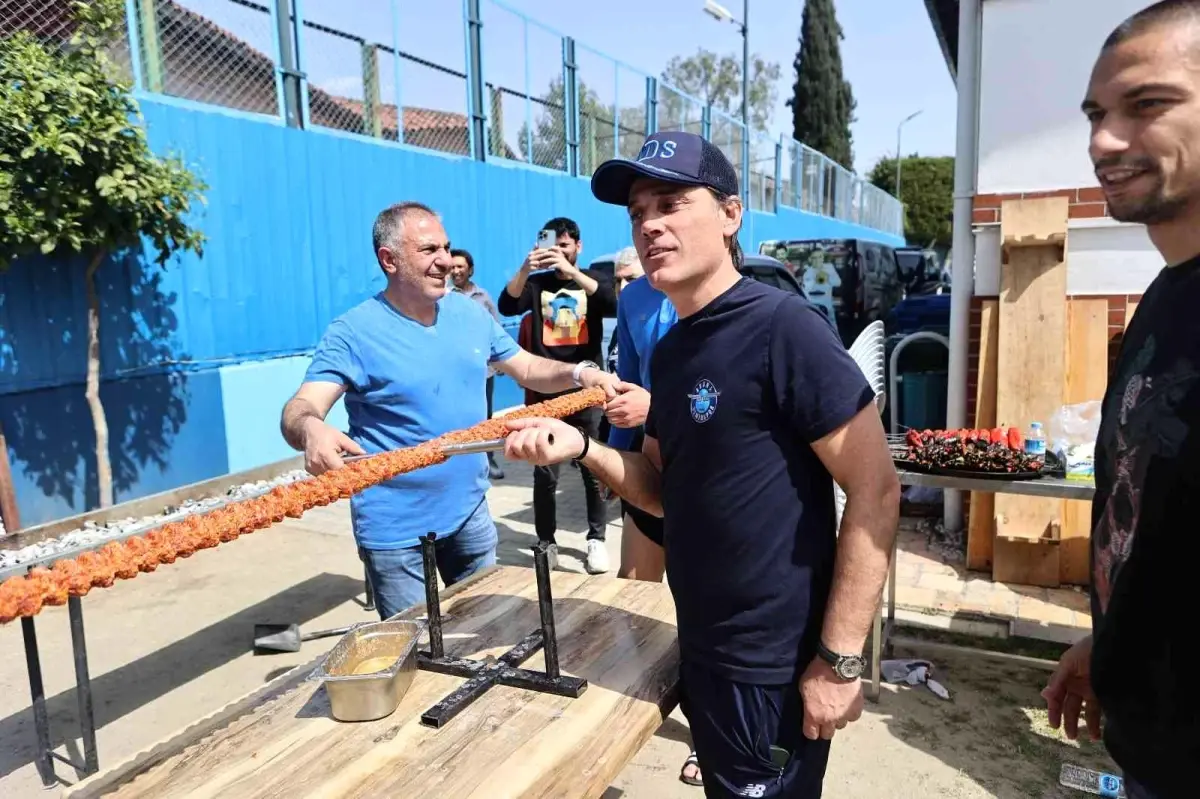 Adana Demirspor\'a 20 metrelik kebap ziyafeti