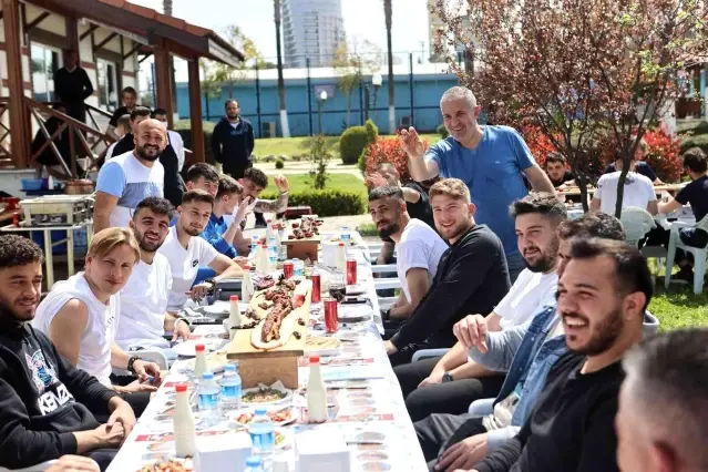 Adana Demirspor'a 20 metrelik kebap ziyafeti