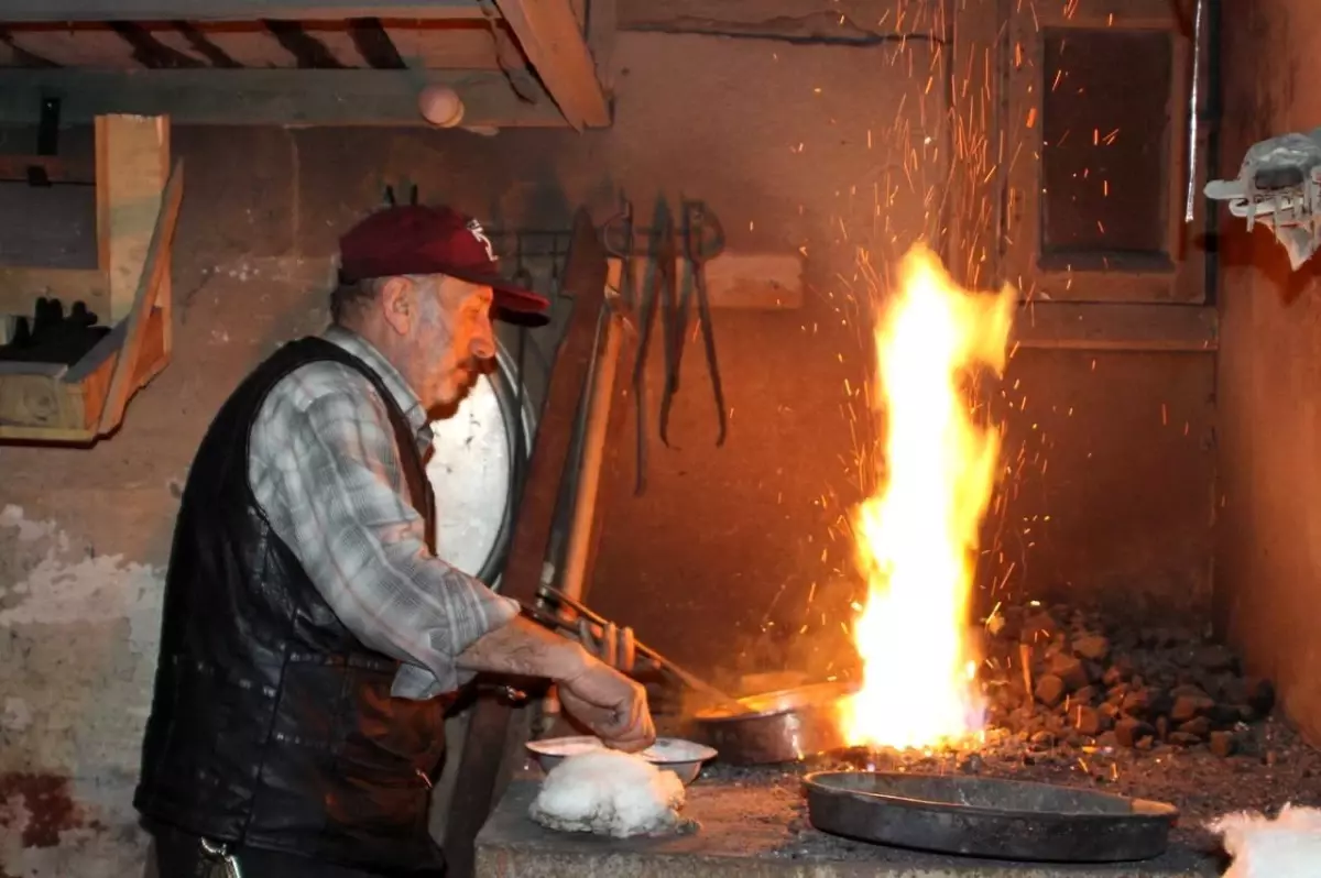 Bayburt\'ta ramazan öncesi bakırlar kalaylanıyor