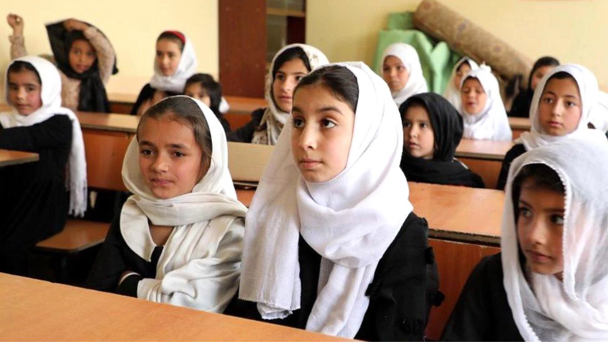 Dünya Bankası, Taliban\'ın kız okullarını açmaması nedeniyle Afganistan\'daki projelerini dondurdu