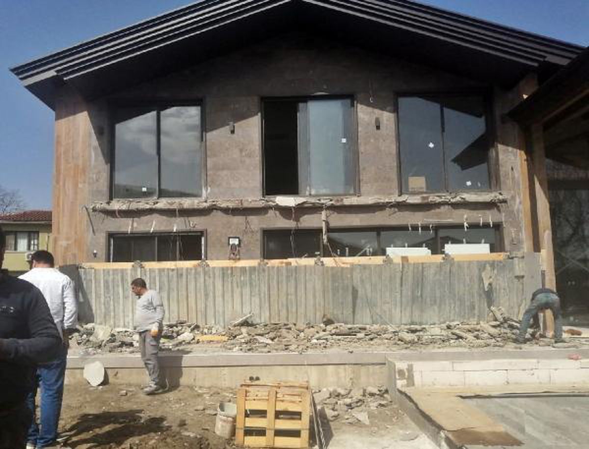 İnşaat halindeki evin balkonu çöktü: 4 işçi yaralı