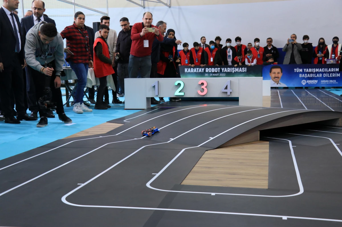 Konya\'da öğrenciler robotlarıyla yarışıyor