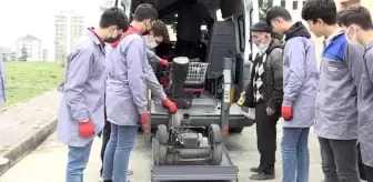 Meslek lisesi öğrencileri engellilerin akülü araçlarını tamir ediyor