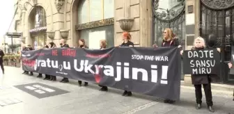 Sırbistan'ın başkenti Belgrad'da Ukrayna'daki savaş protesto edildi