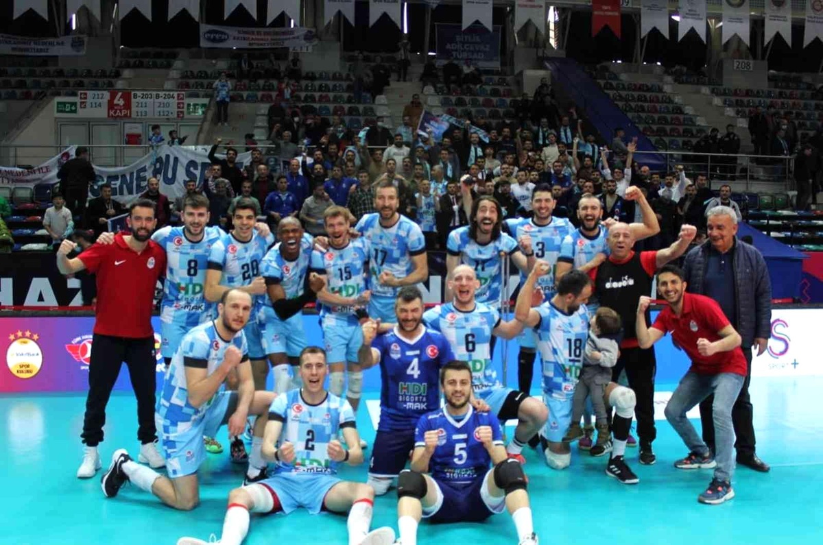 Adilcevaz TÜRŞAD Voleybol Takımı Efeler Ligi\'ne yükseldi