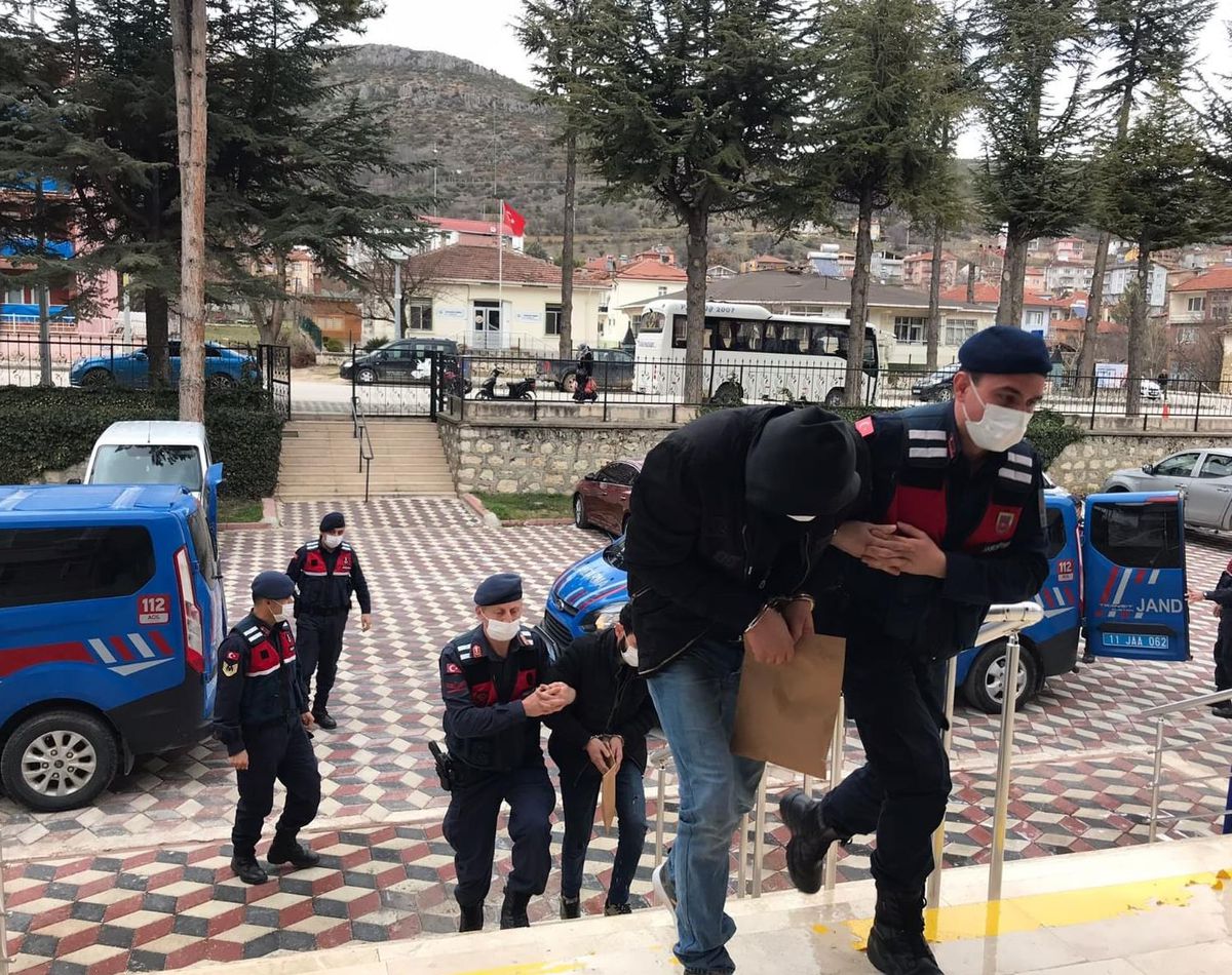 Bilecik\'te köydeki konteynerden tarım aletlerini çaldıkları iddiasıyla 4 şüpheli tutuklandı