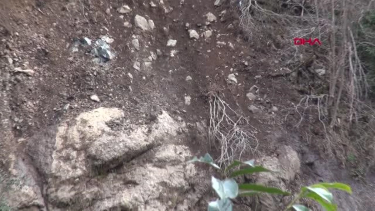 Dağcılar, heyelanlı yamaçlarda riskli kayalar için devrede