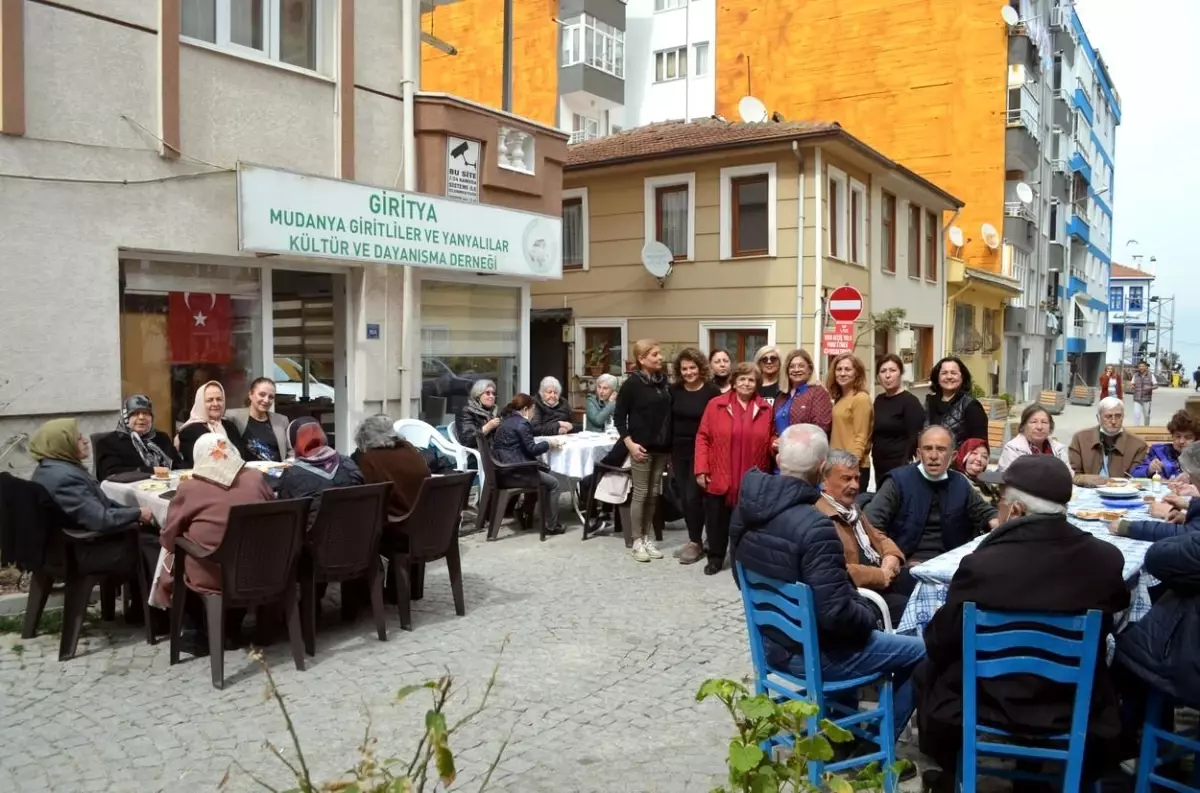 Girityalılar yaşlılarını ağırladı