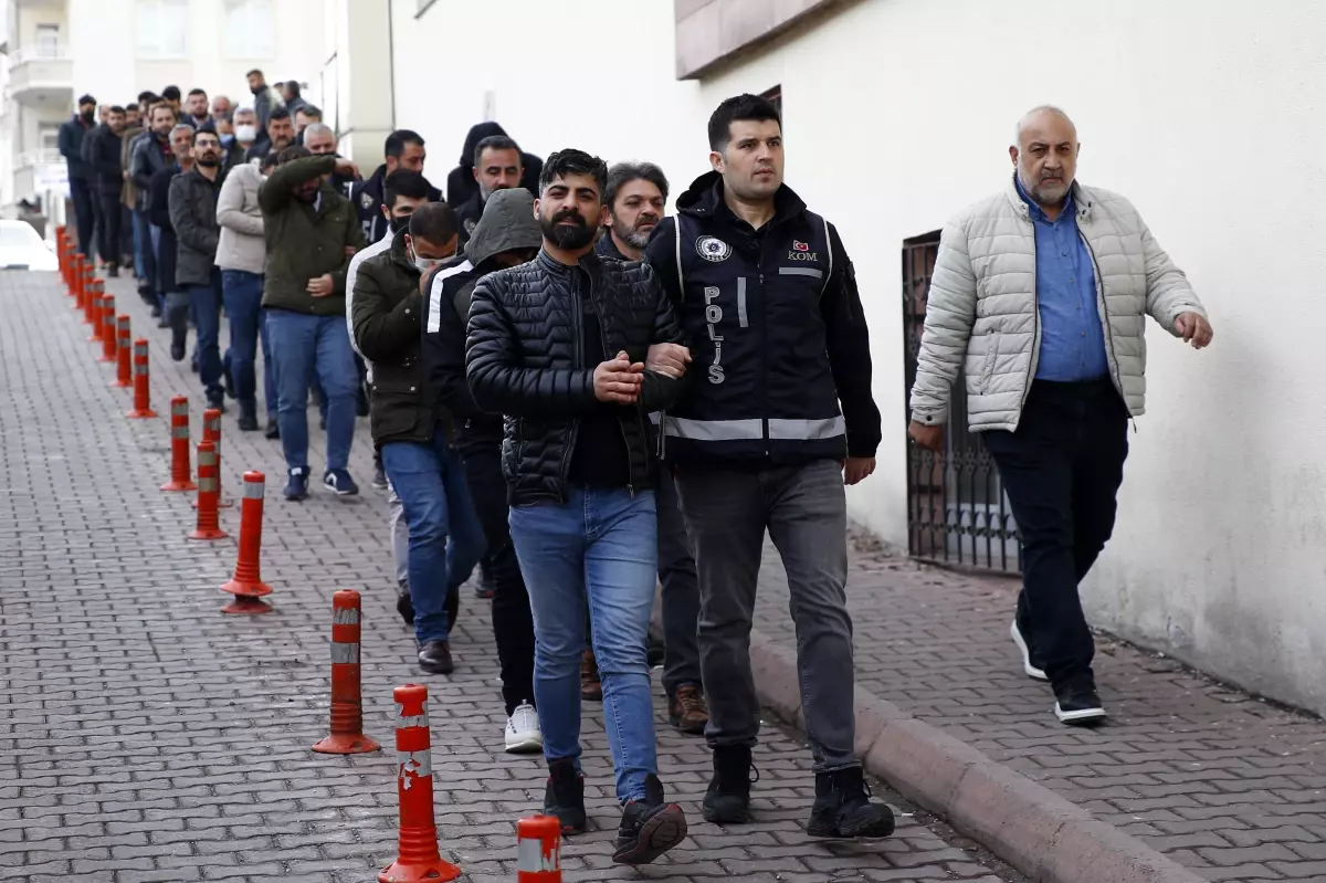 Son dakika haberleri... Kayseri merkezli kaçak sigara operasyonunda yakalanan 18 zanlı adliyede