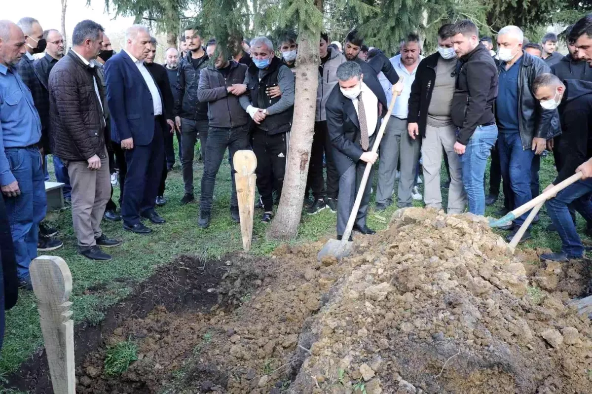 Son dakika haberleri... Kazada hayatını kaybeden genç defnedildi