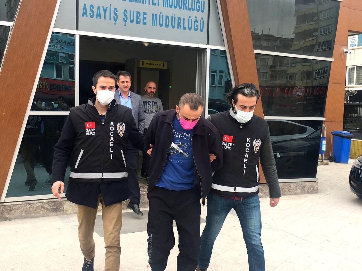 Kocaeli'de eşini bıçaklayarak öldüren şüpheli adliyeye sevk edildi