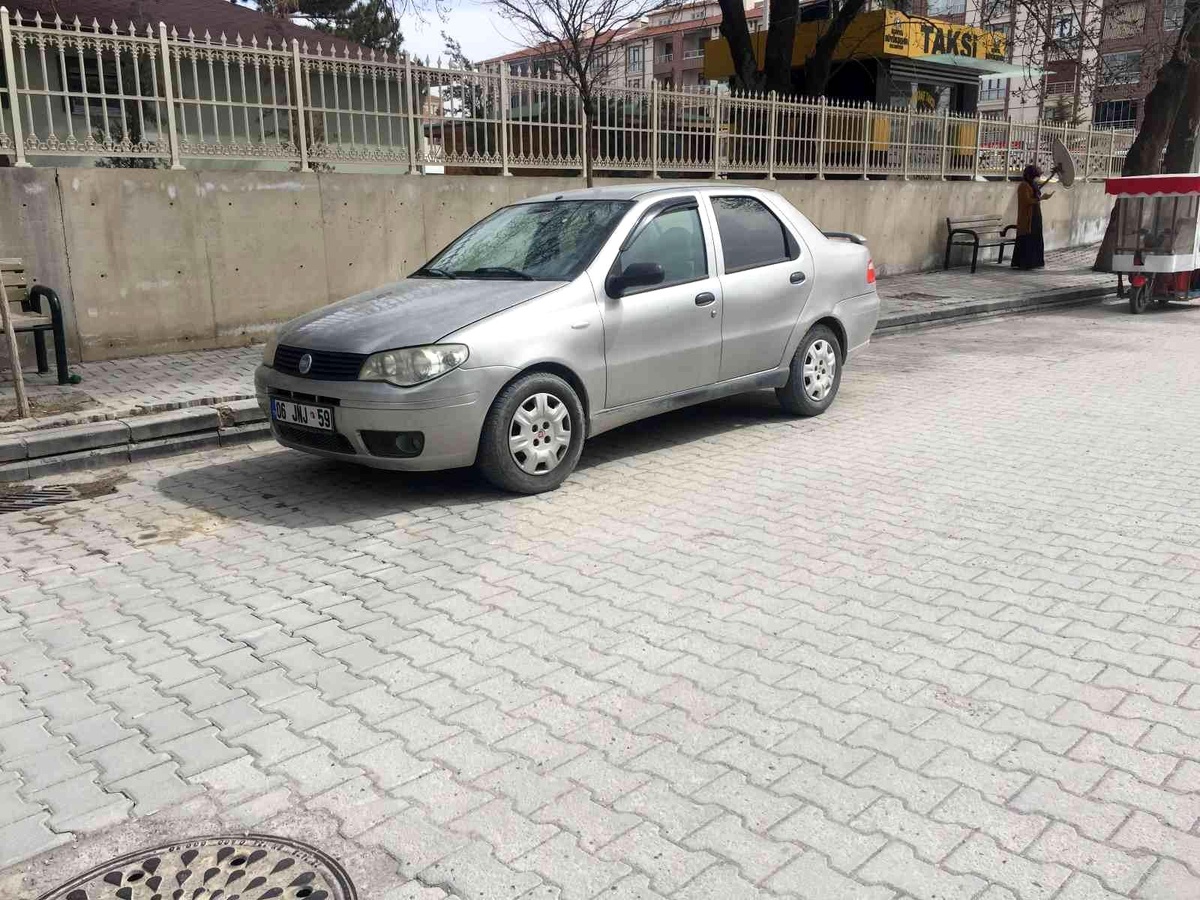 Konya\'da otomobilin çarptığı 3 kişi yaraladı