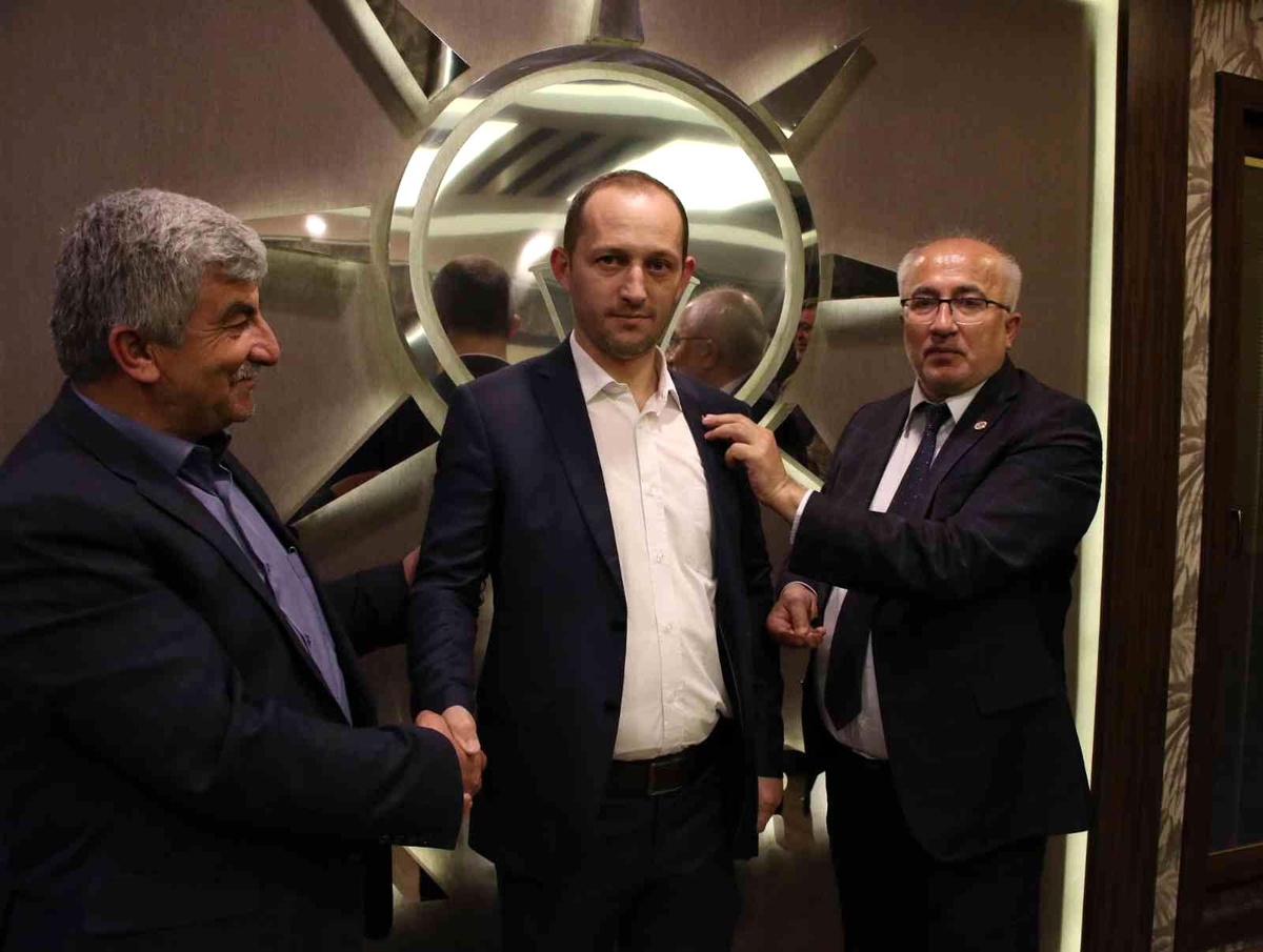 Saadet Partisi\'nden istifa eden Belediye Meclis Üyesi Sinan Çiğdem AK Parti\'de