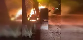 Sarıyer'de iş makinesi alev alev yandı