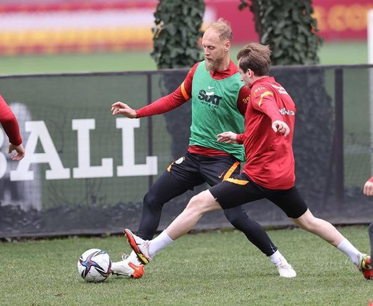 Sofiane Feghouli\'nin sol arka adalesinde yırtık tespit edildi