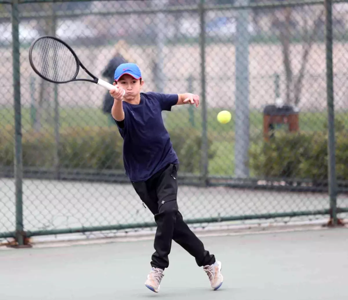 Tenis heyecanı Hüdavendigar kortlarında yaşanıyor