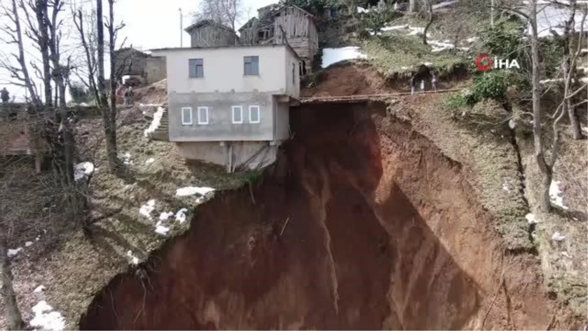 Trabzon\'da eriyen kar suları heyelana neden oluyor
