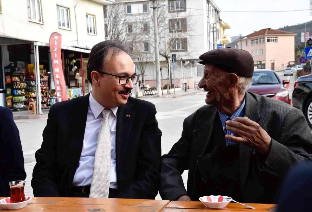 Vali Kızılkaya\'nın halkla samimi sohbeti fotoğraf karelerine yansıdı