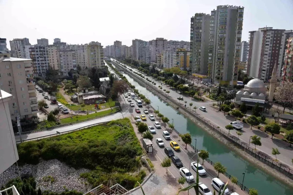 Adana\'da otoyol bağlantı yolları kapatıldı, kilometrelerce kuyruk oluştu