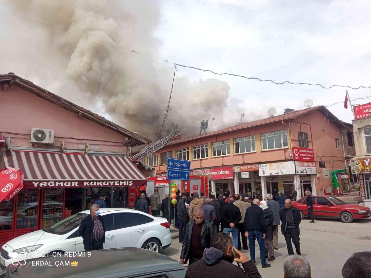 Son dakika haberi... Akçadağ'da korkutan yangın