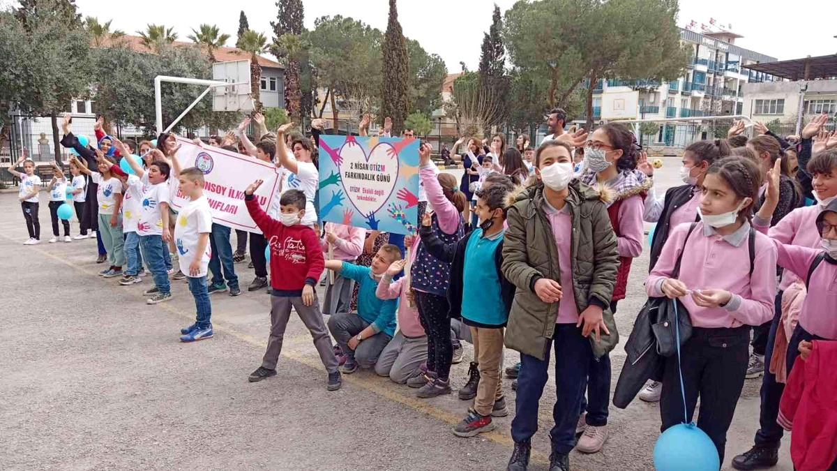 Alaşehir\'de Dünya Otizm Günü kutlandı