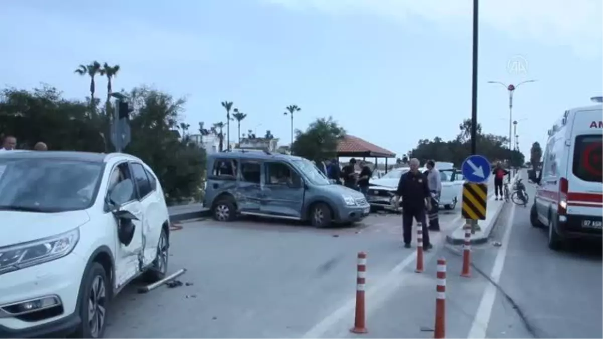 Antalya\'da zincirleme trafik kazasında 5 kişi yaralandı