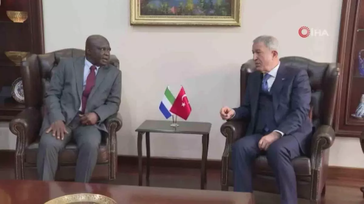 Son dakika haberi... Bakan Akar, Sierra Leone Savunma Bakanı ile bir araya geldi