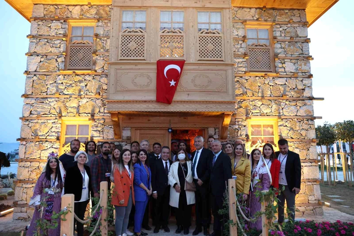 Başkan Böcek, Kılıçdaroğlu\'nu EXPO 2021 Hatay\'daki \'Düğmeli Ev\'de ağırladı