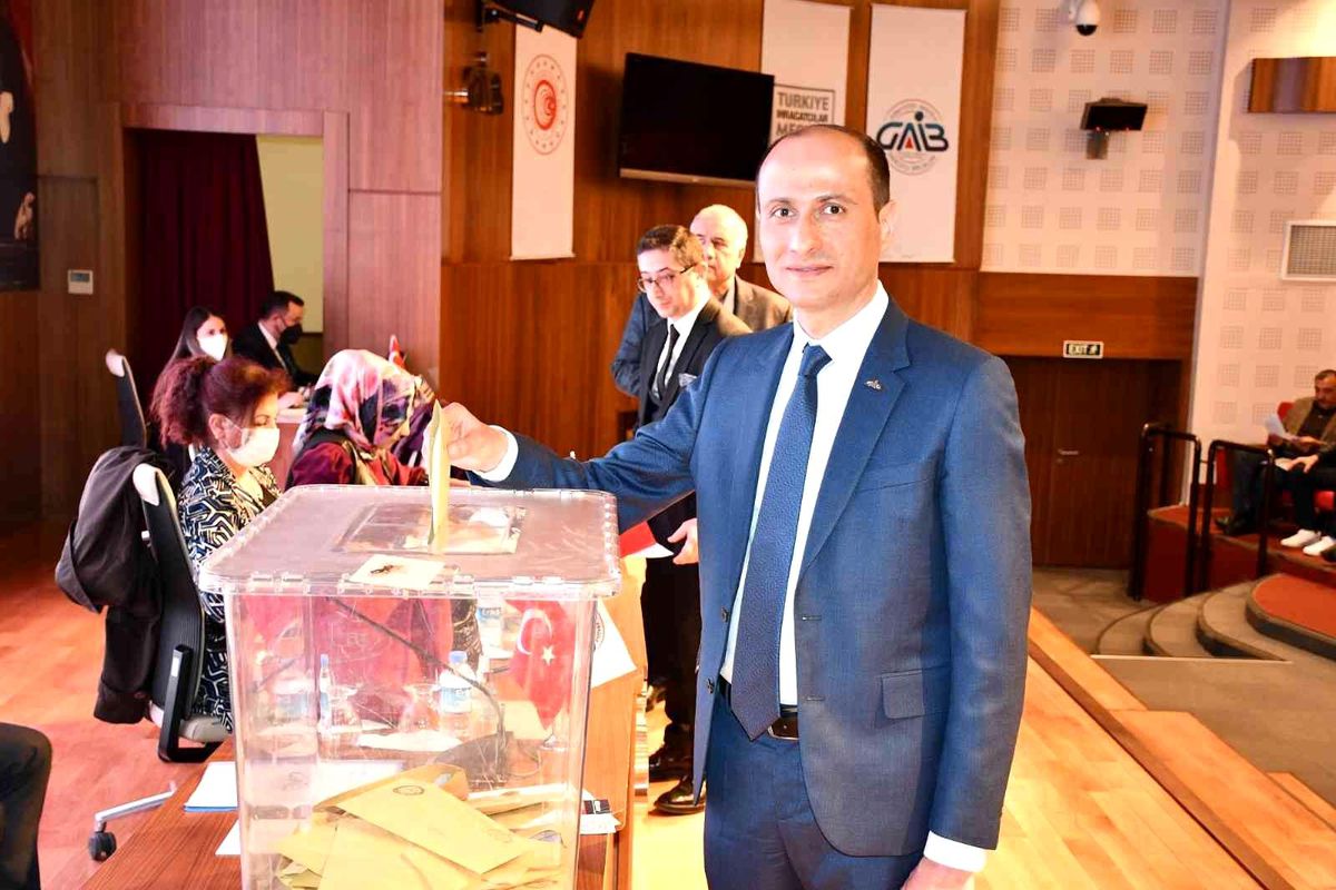 Güneydoğulu kuru meyve ihracatçıları Mehmet Çıkmaz ile yola devam etti