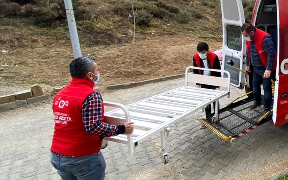 Bilecik'te dezavantajlı kişilere tekerlekli sandalye ve hasta yatağı dağıtımı yapılıyor