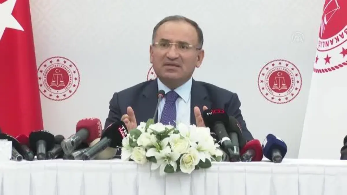 Bozdağ: "Çocuk teslimine ilişkin yeni yasanın uygulaması pazartesi gününden itibaren başlayacaktır"